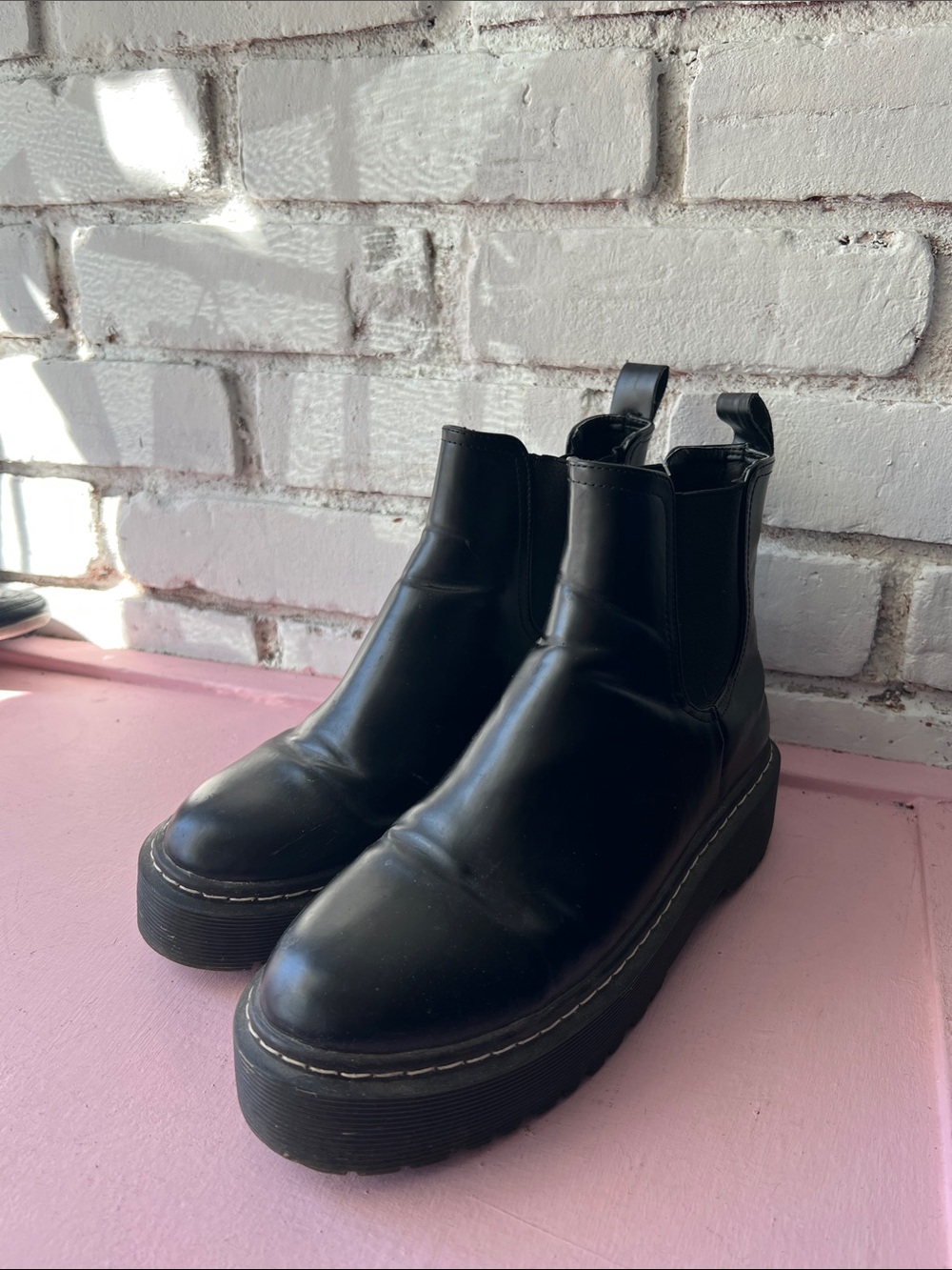 Unbranded platform Chelsea boots rubber sole and leather shoe